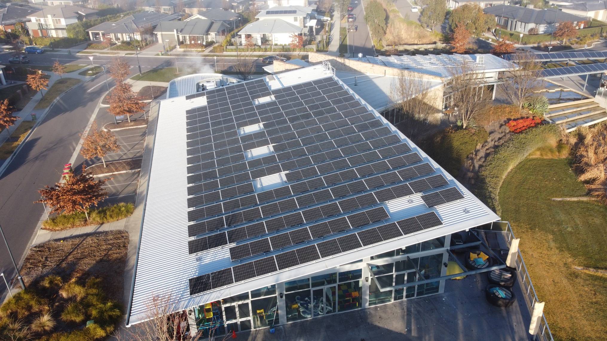 Showroom rooftop Solar PV array on an occupied commercial building